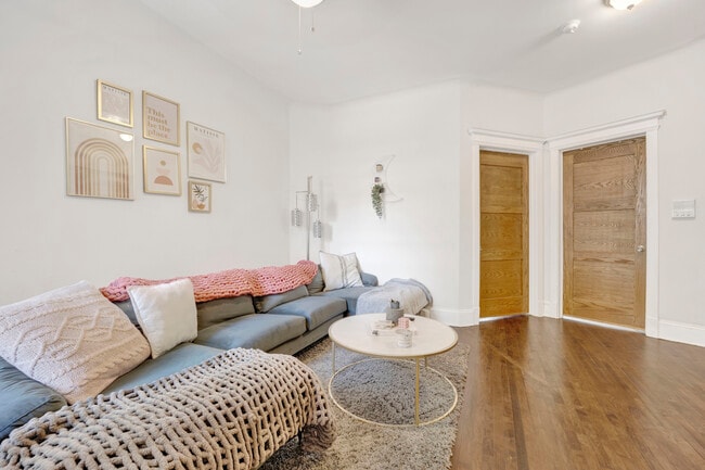 Building Photo - 1006 W Dakin St