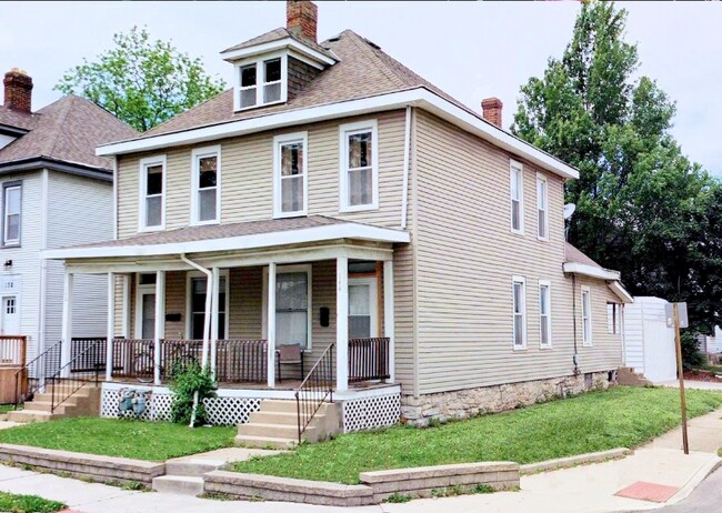 Building Photo - 142 E Maynard Ave