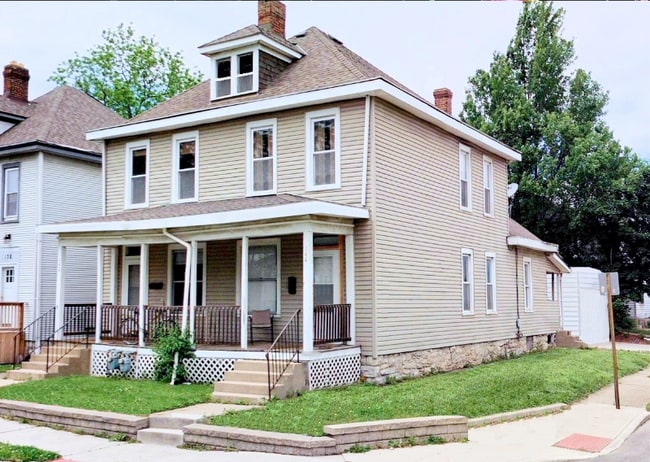 Foto del edificio - 142 E Maynard Ave