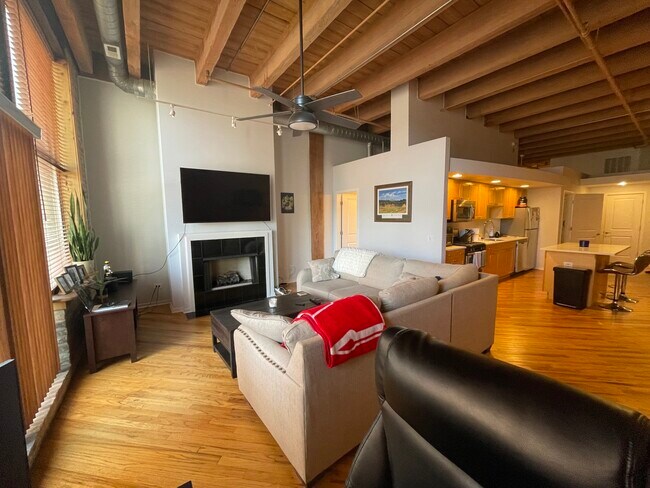 Foto del edificio - 616 W Fulton St