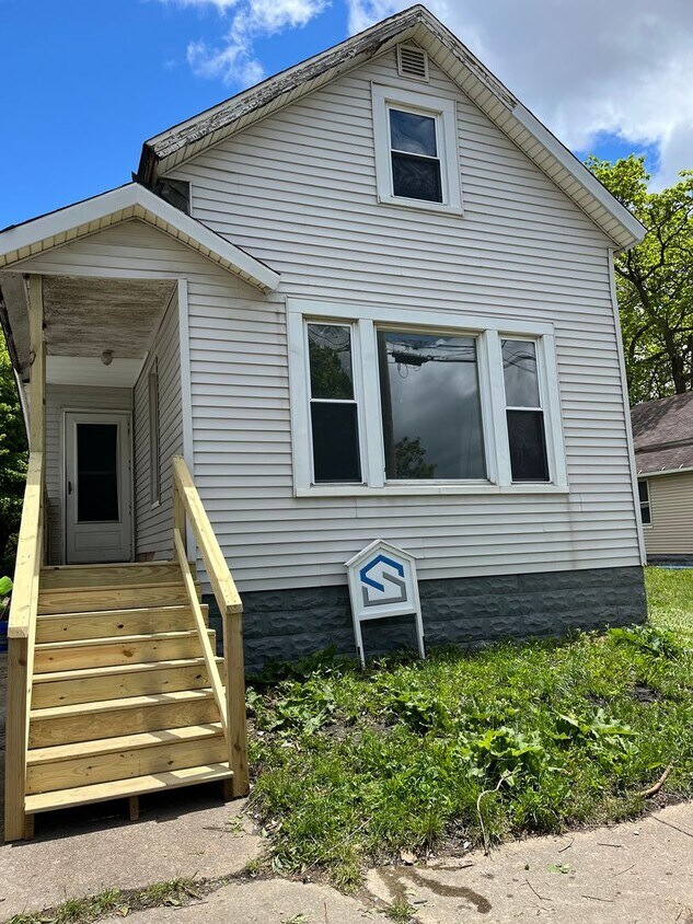 Foto principal - Section 8 Accepted! Spacious newly renovat...