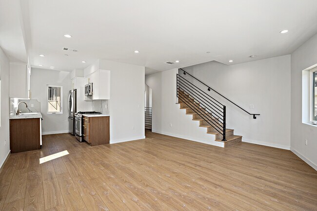 2117 Living and Kitchen - 2117 Beachwood Ter