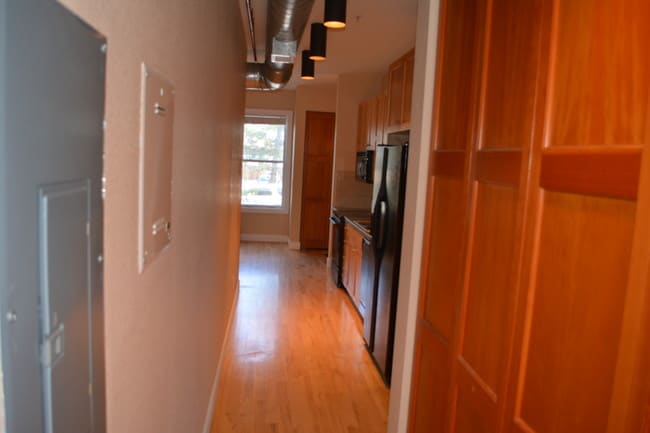 Building Photo - 261 Pine St