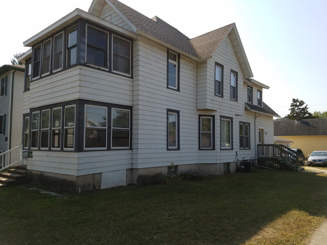 Primary Photo - 377 W Howard St