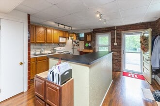 Building Photo - 547 W Main St