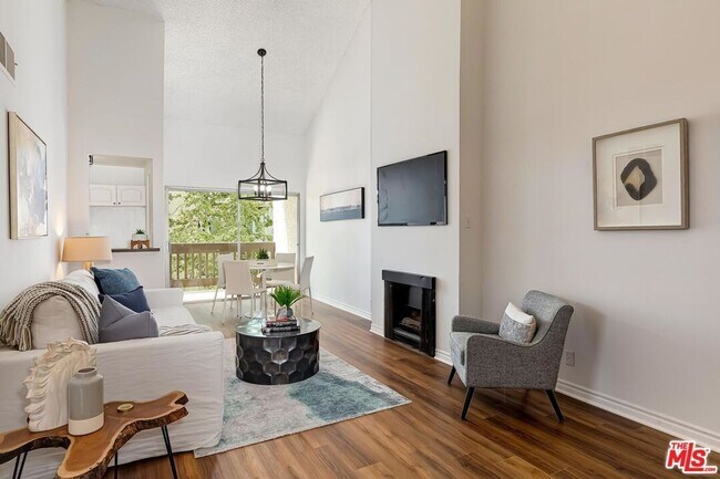 Foto del edificio - 6306 Summertime Ln