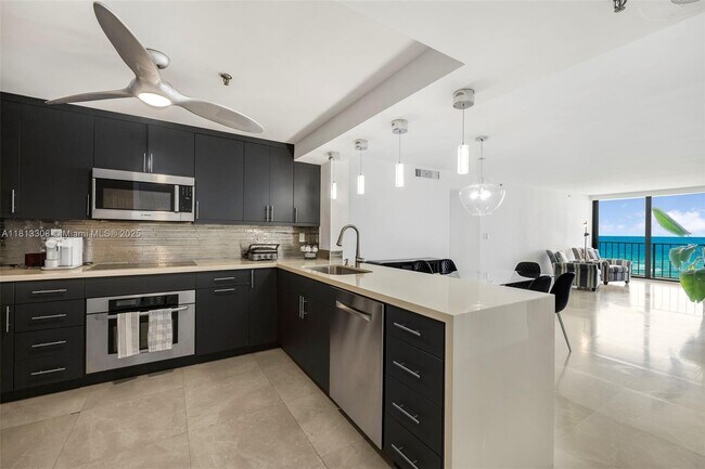 Foto del edificio - 2625 Collins Ave