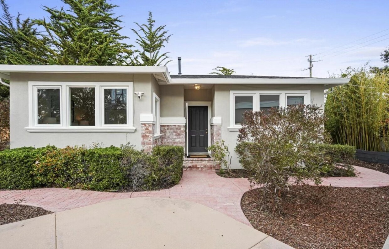 Primary Photo - 3317 Adelaide Way