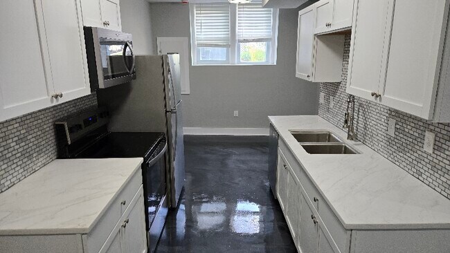 Foto del edificio - 1600 W 37th St