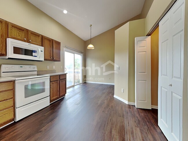 Foto del edificio - 4695 Woodfield Dr