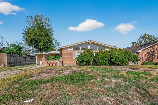 Foto del edificio - 6426 Mobud Dr