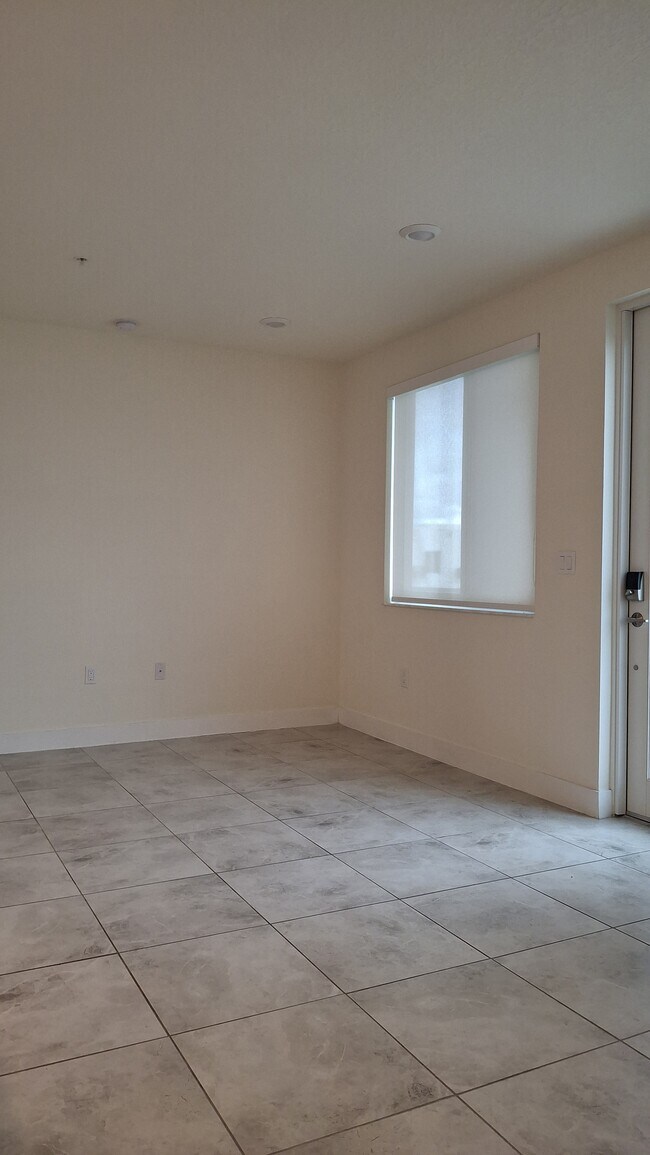 Building Photo - 10290 NW 64th Ter