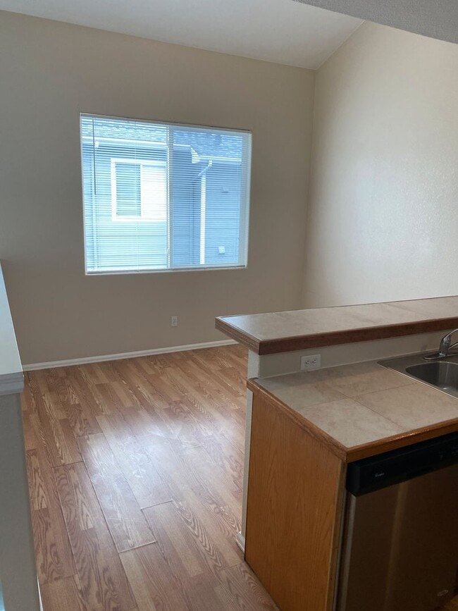 Building Photo - Near Buckley AFB - 2 Bedroom 2 bath + Larg...