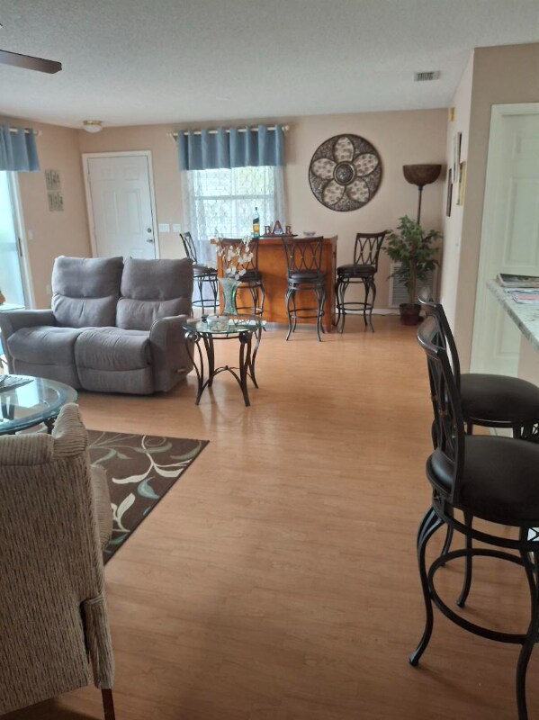 Foto del edificio - 1606 Campos Dr