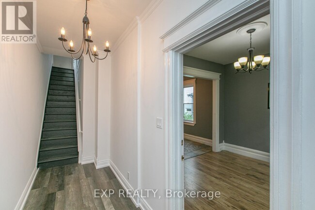 Building Photo - 341 Parkdale Ave