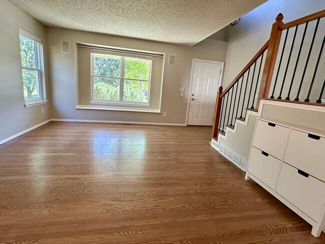 Foto del edificio - Beautifully Updated 5-Bedroom Home Near Ut...