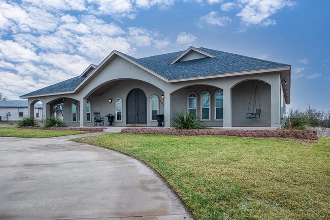 Building Photo - 121 La Paloma Dr