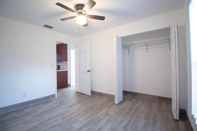 Building Photo - 2928 Hiawatha Ave