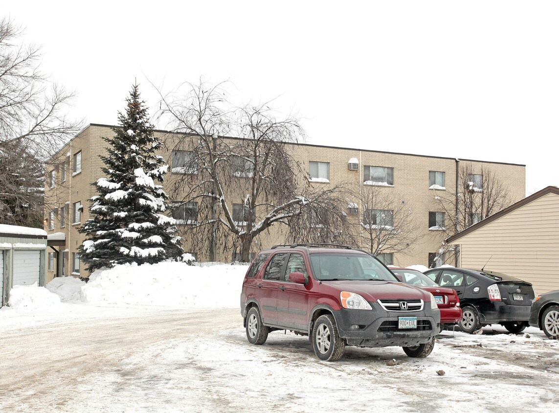 Building Photo - 600 Hoyt Ave