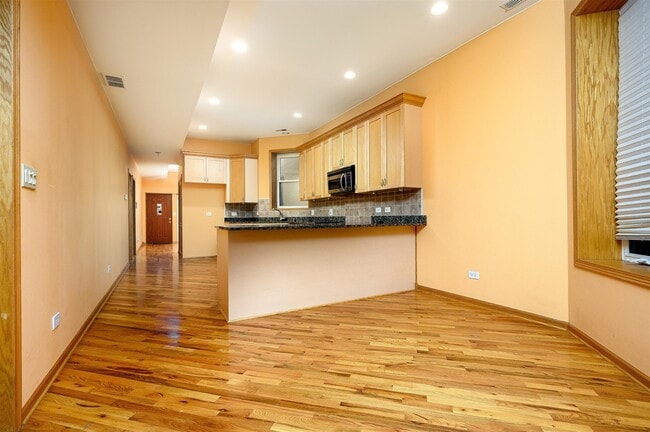 Building Photo - 4837 S Forrestville Ave