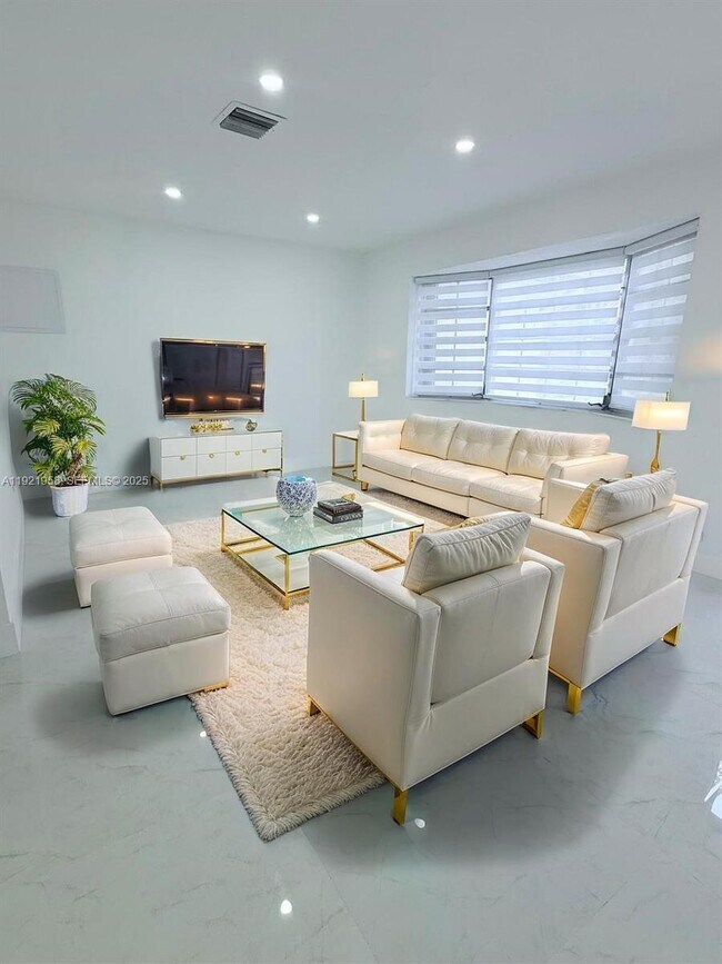 Foto del edificio - 4240 SW 27th St