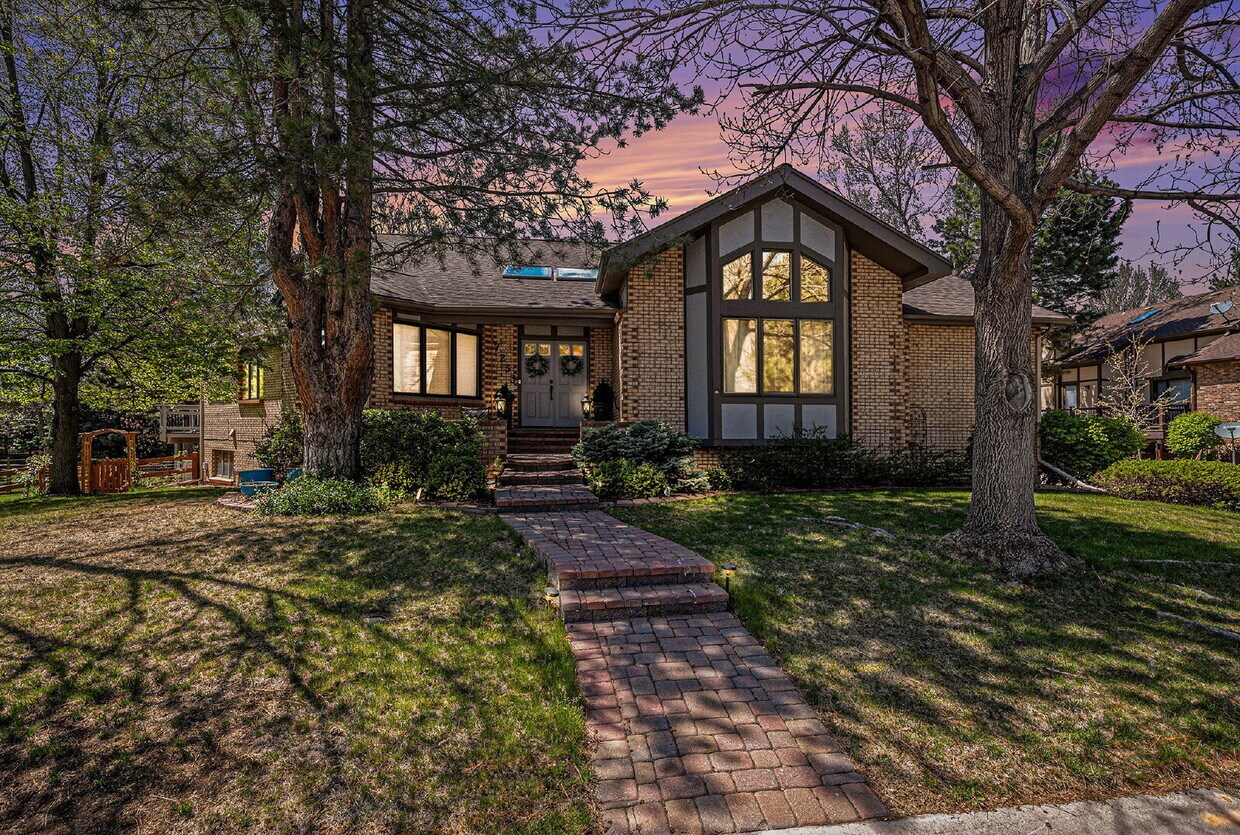 Foto principal - "Spacious 4-Bedroom Retreat with 3.5 Baths...