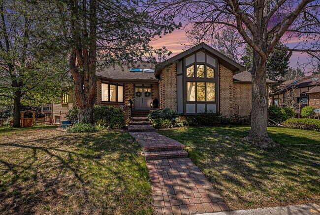 "Spacious 4-Bedroom Retreat with 3.5 Baths... - "Spacious 4-Bedroom Retreat with 3.5 Baths... Apartment