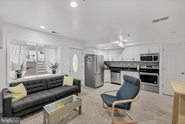 Foto del edificio - 210 Upshur St NW