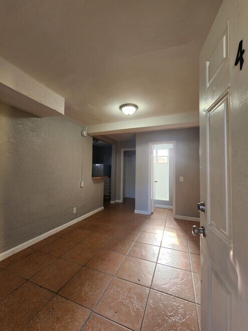 * HALF OFF 1ST MONTH'S RENT WITH 13 MONTH LEASE *