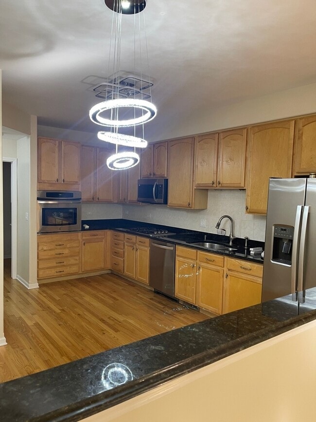 Building Photo - 1220 S Christine Ct