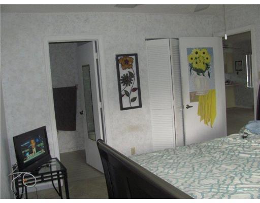 Foto del edificio - 2/2 Private 2nd Floor with Lovely Screened...