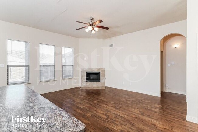Foto del edificio - 1227 Jewel Ln