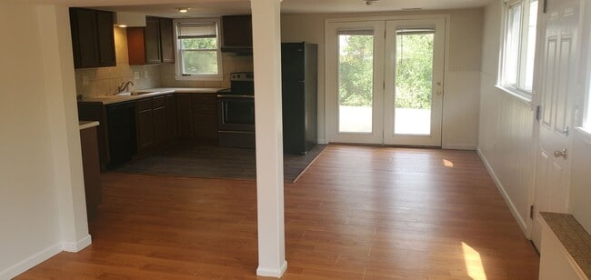 Building Photo - 3211 Martha Dr