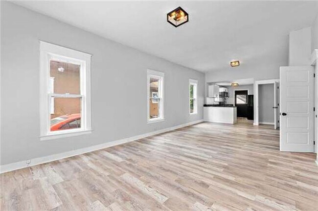 Foto del edificio - Coming Soon | Charming 3 Bed, 3 Bath Bungalow in Independence!