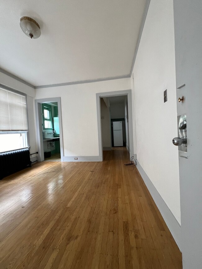 Building Photo - 1305 NE 45th St