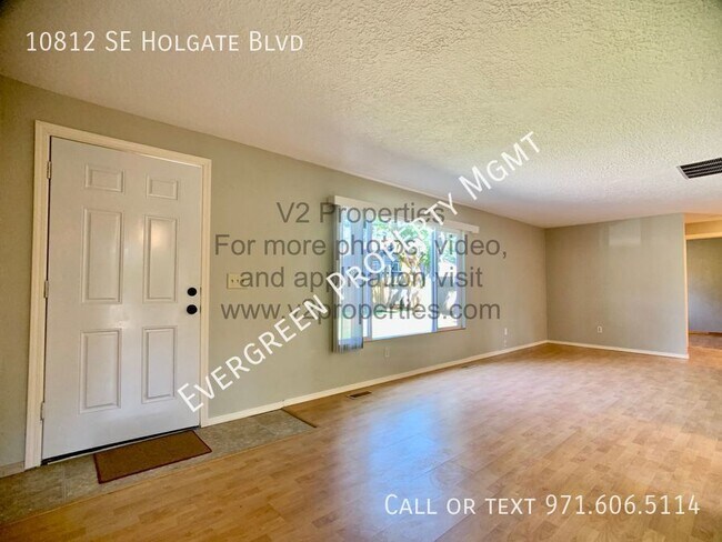 Building Photo - Stunning 2BD x 1BA Home | $1,495 with spac...