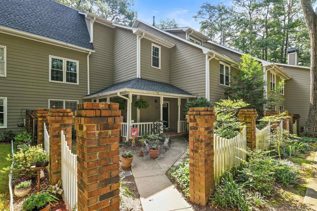 1445 Oakridge Cir, Decatur, GA 30033 Condo for Rent in Decatur, GA