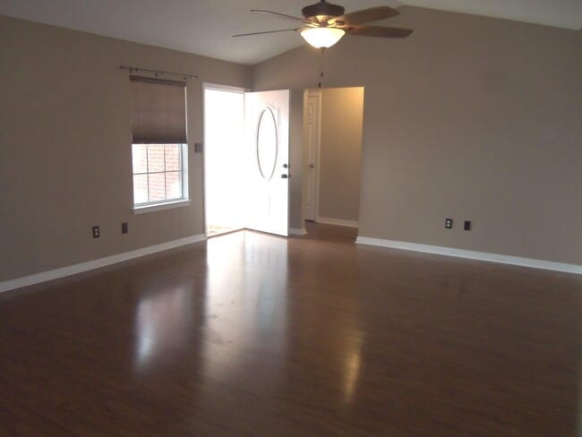 Building Photo - 1951 Jo-Tam Ln