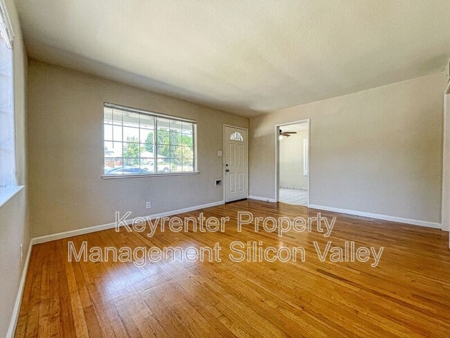 Building Photo - 865-867 N 15th St