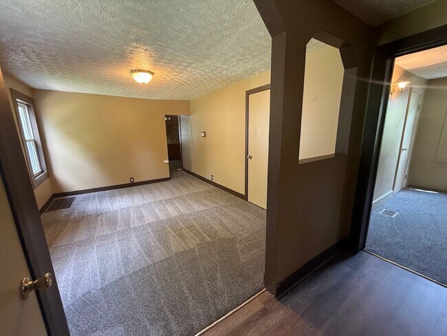 Foto del edificio - Three bedroom one bathroom home for rent