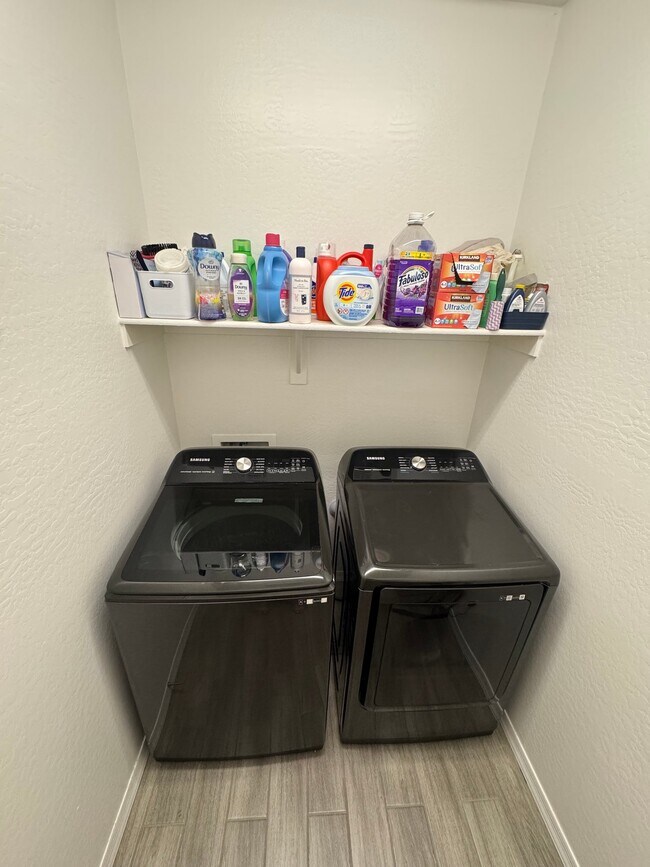 Building Photo - 814 S 109th Ave