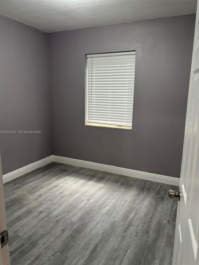 Foto del edificio - 2358 NW 58th St