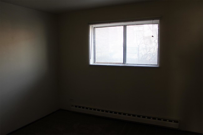 Building Photo - 160 Gladstone Dr