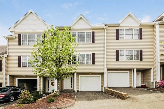 Building Photo - 2720 State St