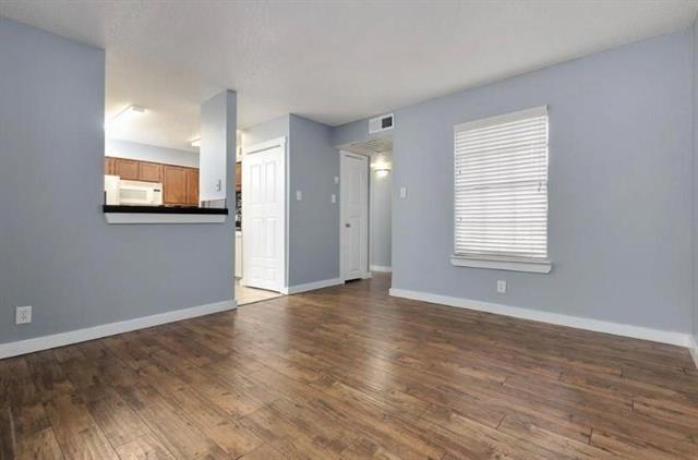 Foto del edificio - 4748 Old Bent Tree Ln