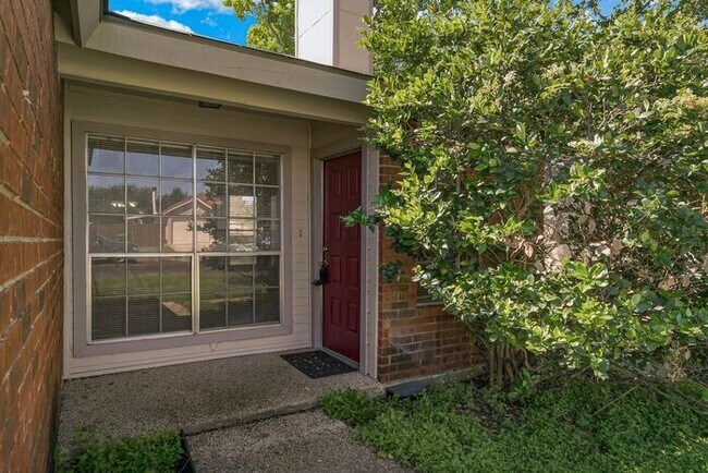 Building Photo - 7020 Elmbank, San Antonio TX 78244