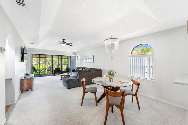 Building Photo - 212 Deerwood Cir