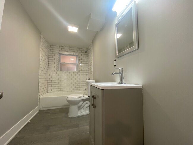 Foto del edificio - 4230 W Crystal St