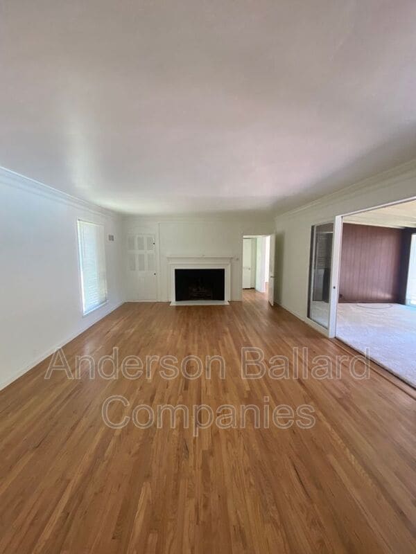Building Photo - 5118 Oakwood Ave