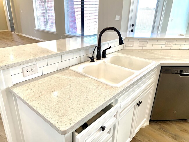 Building Photo - 9609 Hyden Ave